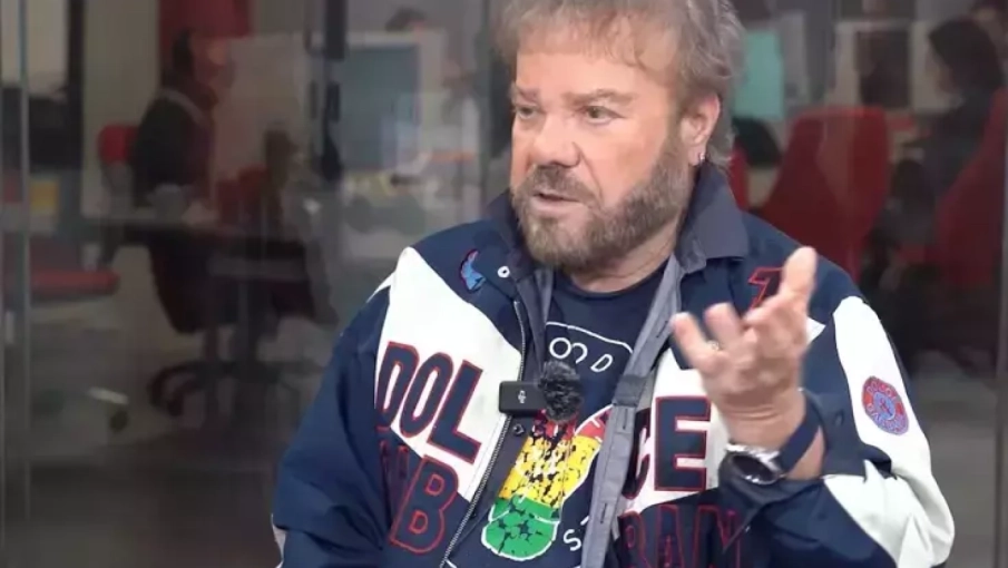 Atilla Atasoy: Evde çırılçıplak dolaşırım, depreme de öyle yakalandım