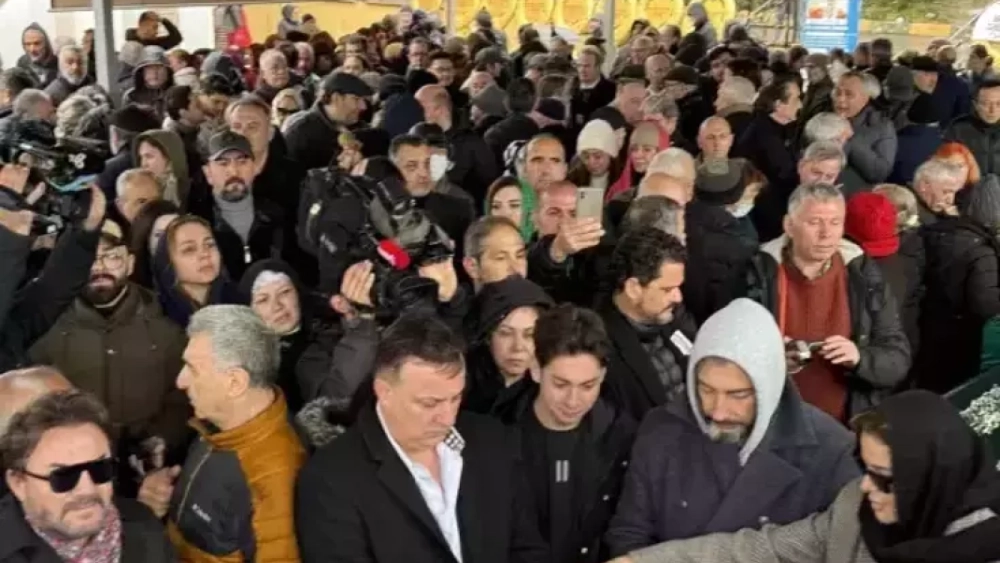 Ünlü Sanatçı Tanyeli Özruh Sünneli'nin Cenazesi Düzenlendi