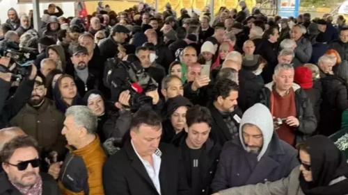 Ünlü Sanatçı Tanyeli Özruh Sünneli'nin Cenazesi Düzenlendi