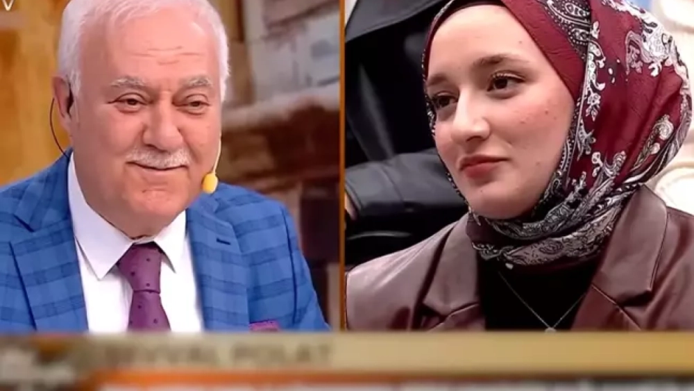 Nihat Hatipoğlu ne diyeceğini bilemedi, hemen soruyu düzeltti