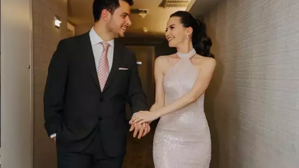 Oyuncu Ezgi Şenler çocukluk aşkıyla evliliğe ilk adımı attı