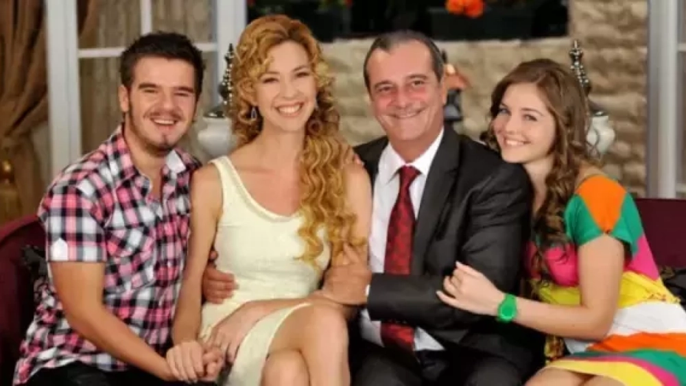Unutulmaz dizi "Sihirli Annem" film oluyor, eski kadro yeniden bir arada