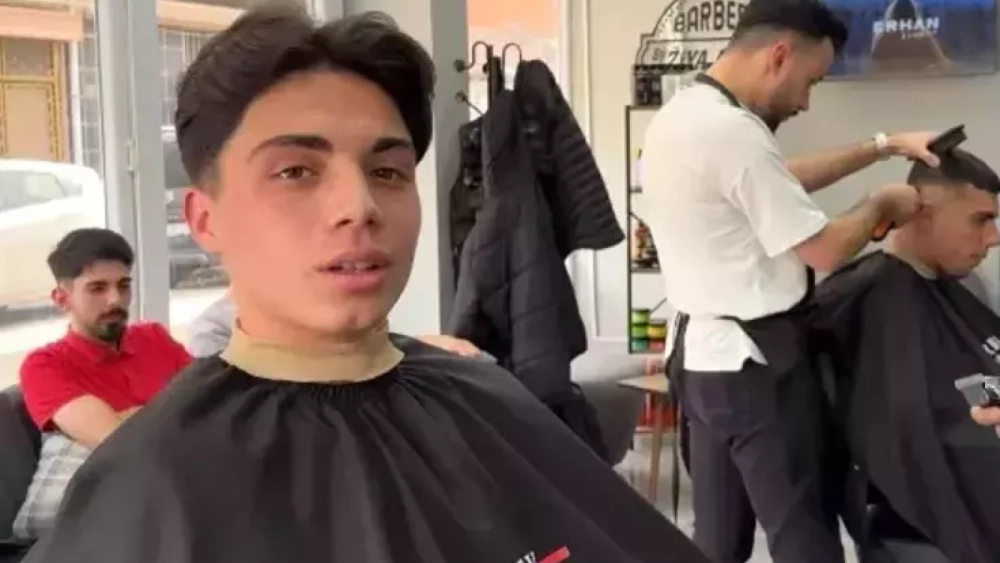 Bursa'da Berberin İlginç Yükseklik Konsepti Viral Oldu